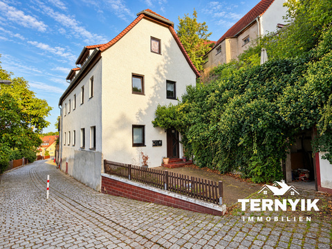 Einfamilienhaus kaufen in Roßtal, 409 m² Grundstück, 180 m² Wohnfläche, 9 Zimmer