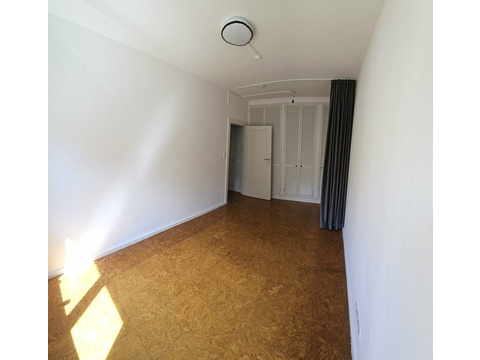 Wie das Wohnzimmer mit Korkboden