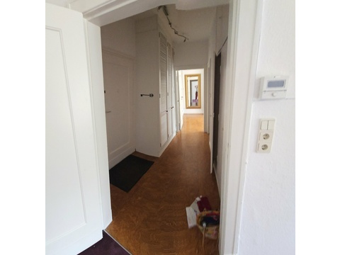 Der Verbindungsflur zwischen Wohn- und Schlafzimmer