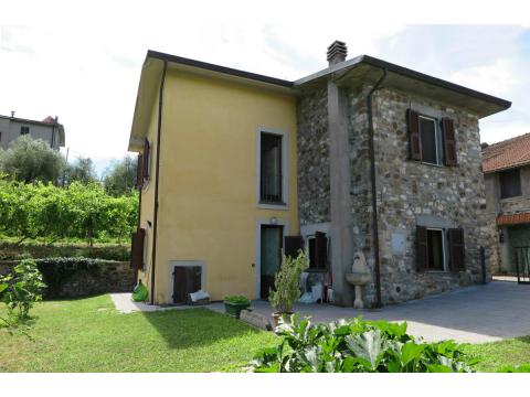 Einfamilienhaus kaufen in Villafranca in Lunigiana, 200 m² Grundstück, 100 m² Wohnfläche, 5 Zimmer