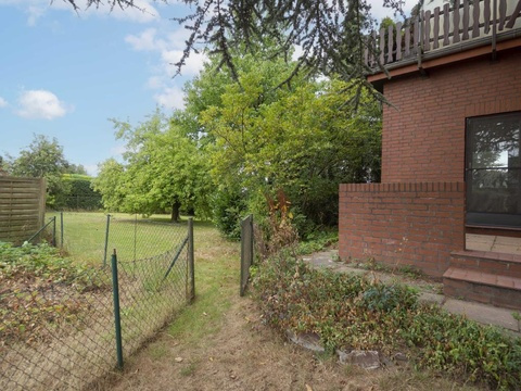 117 40 kleine Terrasse neben Wintergarten
