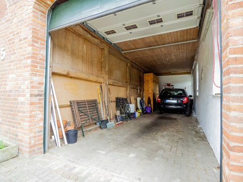 106 07 Garage
