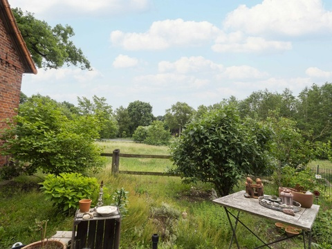 106 04 Blick aus Garten