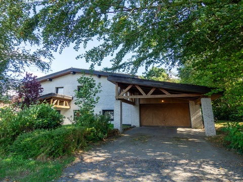 240 01 02 Garagenansicht