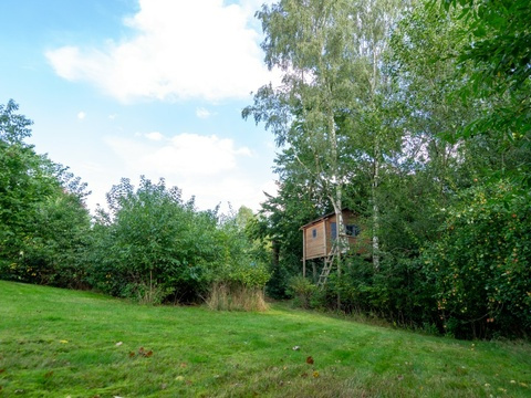 240 01 04 Garten mit Spielhaus