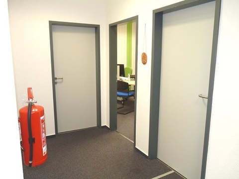 Eingang zum separatem Büro