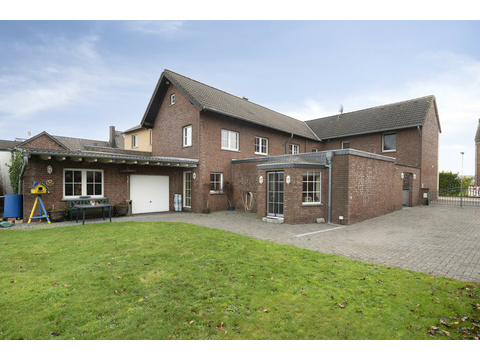 Einfamilienhaus kaufen in Gangelt, 655 m² Grundstück, 225 m² Wohnfläche, 8 Zimmer