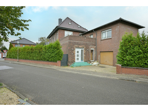 Zweifamilienhaus kaufen in Selfkant, 621 m² Grundstück, 239 m² Wohnfläche, 9 Zimmer