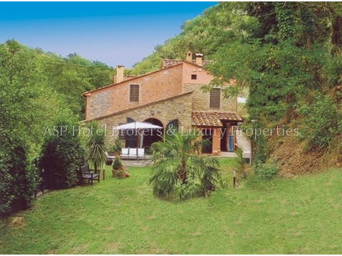 Villa kaufen in Montecatini Terme, mit Stellplatz, 28.000 m² Grundstück, 250 m² Wohnfläche, 11 Zimmer