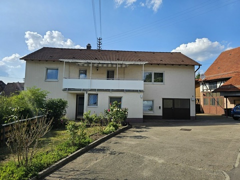 Ansicht Haus - Einfahrt