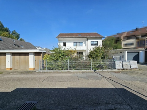 vAnsicht Haus mit Garagen