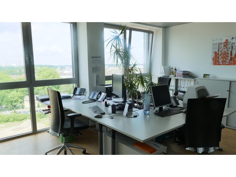 Bürofläche mieten, pachten in Köln, mit Stellplatz, 1.590 m² Bürofläche