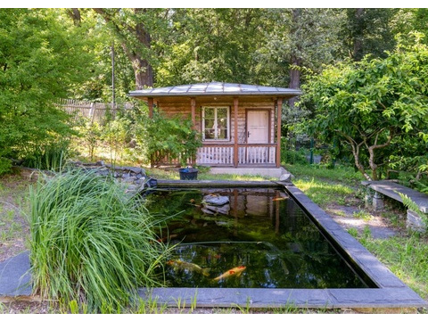 Gartenhaus und Gartenteich