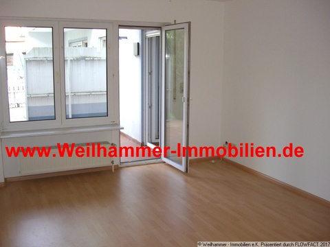 Wohnbereich mit Ausgang zur Terrasse