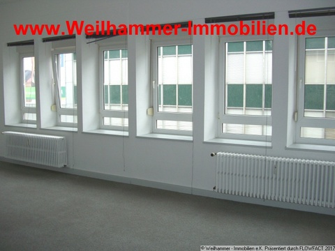 Wohnbereich mit riesiger Fensterfront