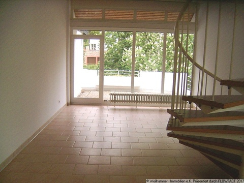 Wohnraum mit Ausgang zum Balkon