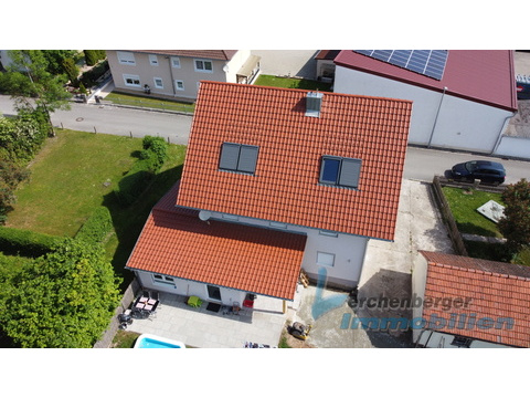 Zweifamilienhaus kaufen in Wallersdorf, mit Stellplatz, 649 m² Grundstück, 225 m² Wohnfläche, 6 Zimmer
