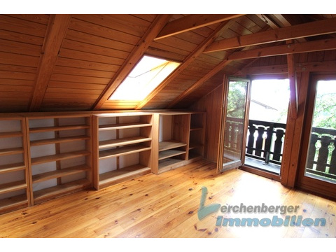 Zimmer mit Balkon.jpg