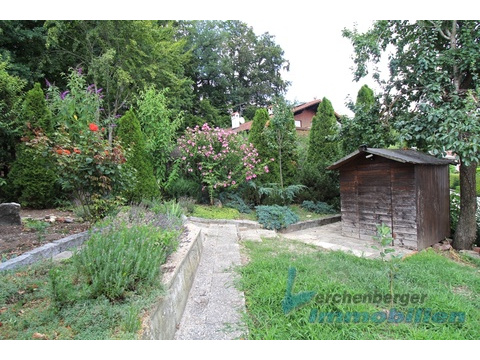 Garten mit Gartenhäuschen.jpg