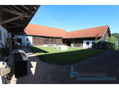 Ansicht Stall und Holzschuppen