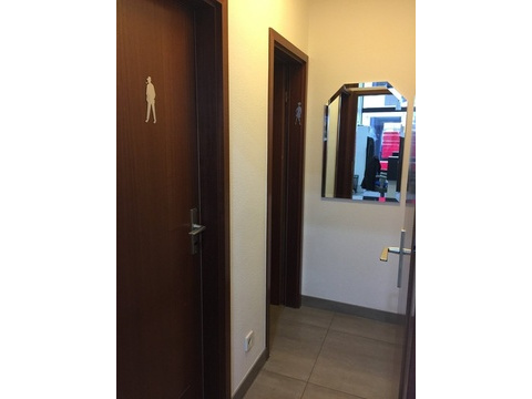 Damen und Herren WC