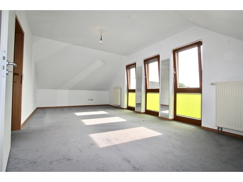 großes Kinderzimmer im DG