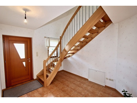 Flur mit Treppe