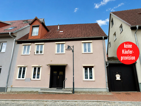 Zweifamilienhaus kaufen in Burg Stargard, mit Garage, 647 m² Grundstück, 170 m² Wohnfläche, 10 Zimmer