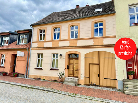 Reihenhaus kaufen in Penkun, mit Garage, mit Stellplatz, 336 m² Grundstück, 190 m² Wohnfläche, 8 Zimmer