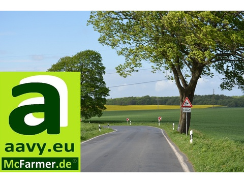 Verbindungsstraße zum Ort