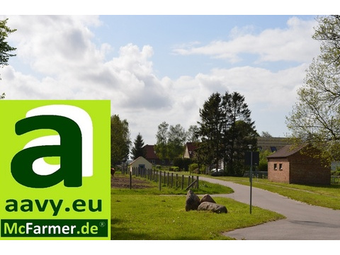 Blick in die Straße vor dem Grundstück