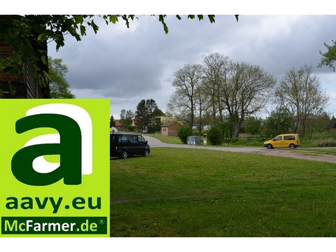 das Grundstück