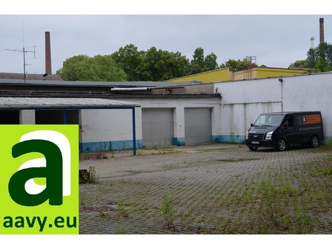 vor dem Reifendienst
