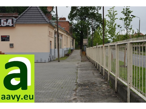 Stellfläche entlang der Hauptstraße
