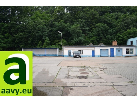 großer Kundenparkplatz