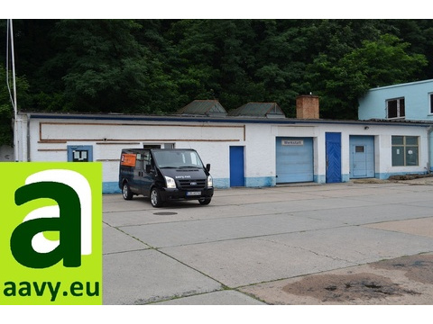 vor den Büros