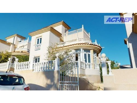 Villa kaufen in Orihuela Urbanización Villa Martín, 185 m² Grundstück, 87 m² Wohnfläche, 4 Zimmer