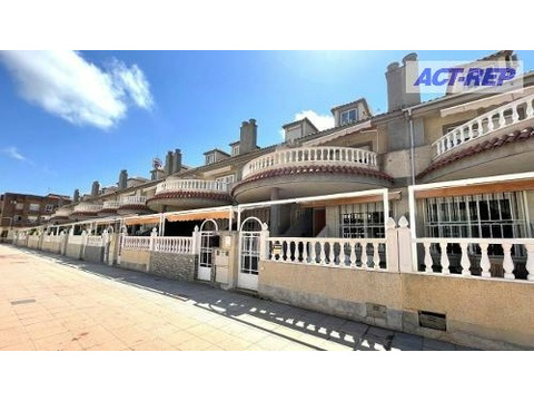 Stadthaus kaufen in Los Alcázares, 80 m² Grundstück, 170 m² Wohnfläche, 4 Zimmer