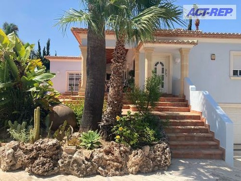 Villa kaufen in Moraira, 1.200 m² Grundstück, 471 m² Wohnfläche, 4 Zimmer