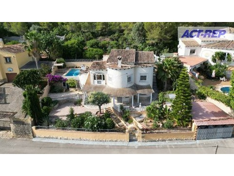 Villa kaufen in Dénia, 1.031 m² Grundstück, 130 m² Wohnfläche, 5 Zimmer