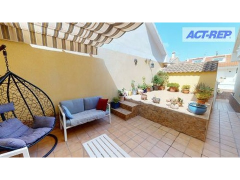 Doppelhaushälfte kaufen in San Javier, 300 m² Grundstück, 359 m² Wohnfläche, 8 Zimmer