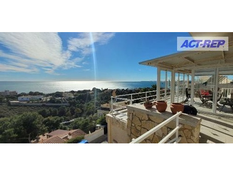 Villa kaufen in El Campello, 690 m² Grundstück, 256 m² Wohnfläche, 6 Zimmer
