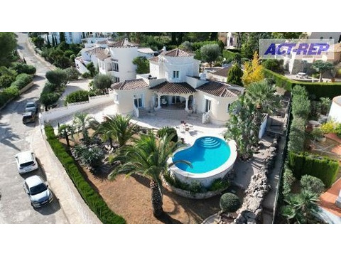 Villa kaufen in Pego, 1.024 m² Grundstück, 131 m² Wohnfläche, 4 Zimmer