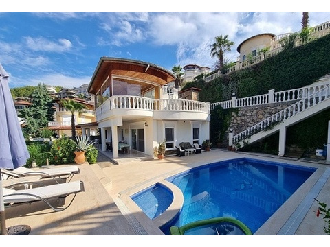 Villa kaufen in Kargıcak, mit Stellplatz, 450 m² Grundstück, 240 m² Wohnfläche, 5 Zimmer