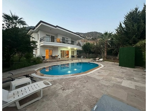 Villa kaufen in Oba, mit Stellplatz, 580 m² Grundstück, 250 m² Wohnfläche, 4 Zimmer