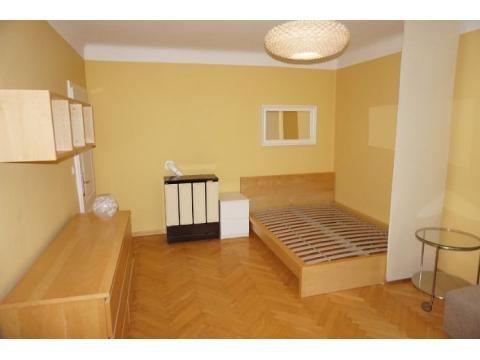 Etagenwohnung mieten in Düsseldorf, 33 m² Wohnfläche, 1 Zimmer