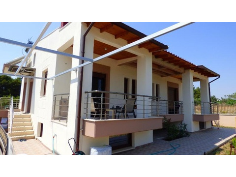 Villa kaufen in Néa Kallikrátia, 400 m² Grundstück, 280 m² Wohnfläche, 9 Zimmer