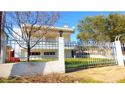Ferienhaus kaufen in Nea Irakleia, 300 m² Grundstück, 240 m² Wohnfläche, 8 Zimmer