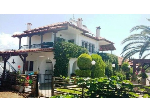 Ferienhaus kaufen in Flogita, 4.500 m² Grundstück, 154 m² Wohnfläche, 10 Zimmer