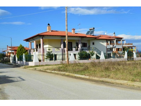 Villa kaufen in Ierissos, 500 m² Grundstück, 360 m² Wohnfläche, 10 Zimmer